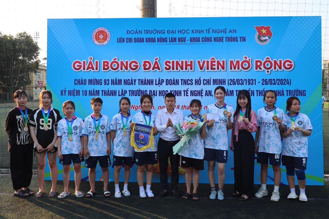 Nữ Kế toán 1 giành ngôi á quân trong giải bóng đá sinh viên mở rộng