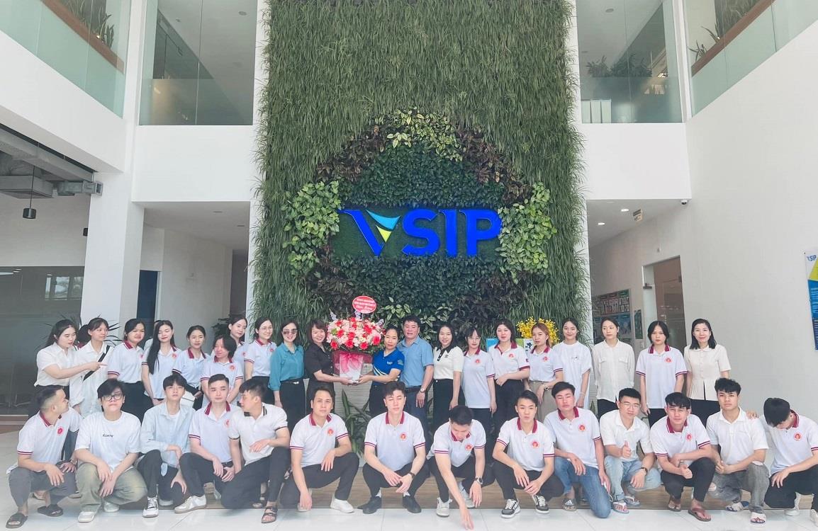 Tham quan, học tập tại doanh nghiệp – cách học hiệu quả của sinh viên NAUE