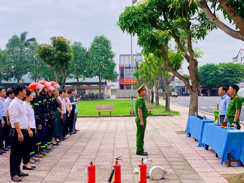 Diễn tập Phòng cháy, chữa cháy và cứu nạn cứu hộ cho viên chức, người lao động, sinh viên Nhà trường năm 2024