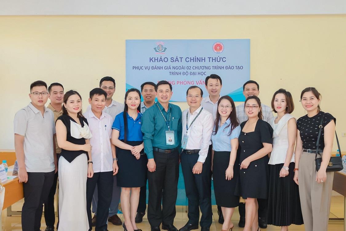 Gần 30 doanh nghiệp, nhà tuyển dụng tham gia trả lời khảo sát về 02 CTĐT ngành Kinh tế và ngành Tài chính Ngân hàng Trường Đại học Kinh tế Nghệ An