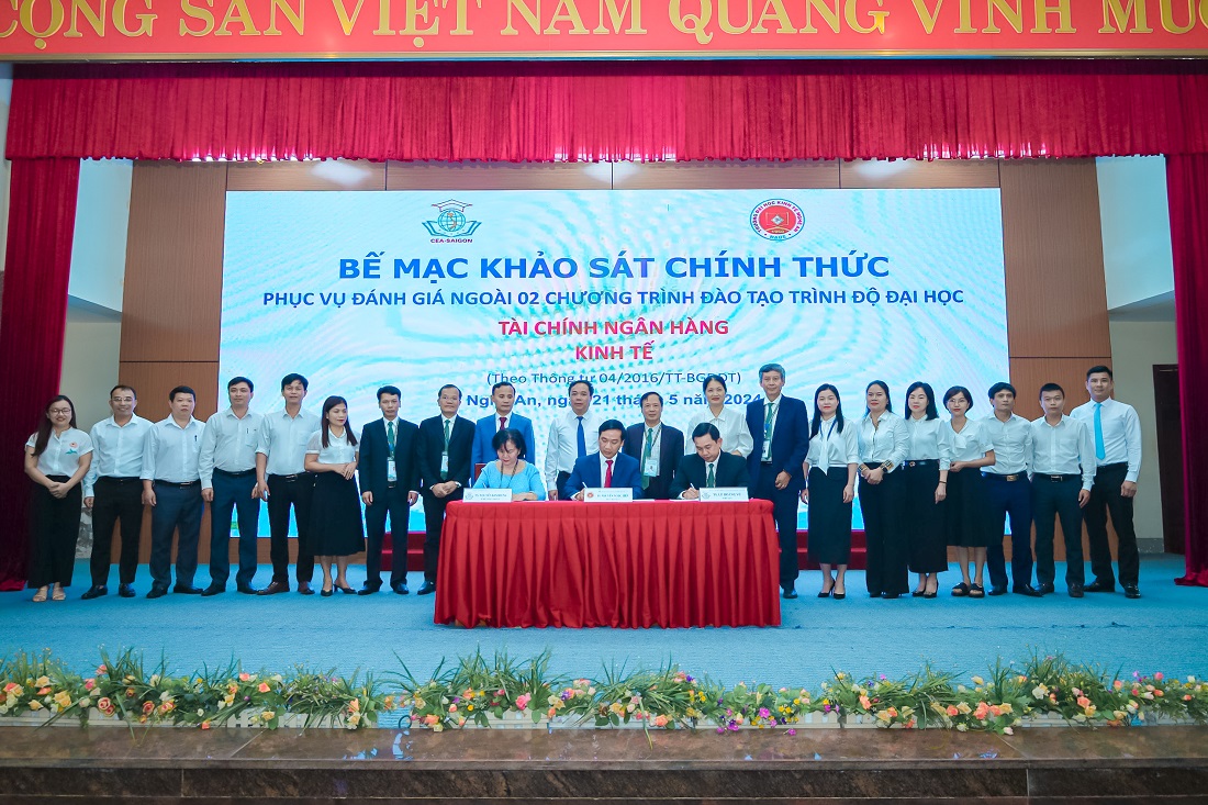 Bế mạc đợt khảo sát chính thức phục vụ đánh giá ngoài 02 chương trình đào tạo trình độ đại học, bao gồm các ngành: Tài chính Ngân hàng; Kinh tế.