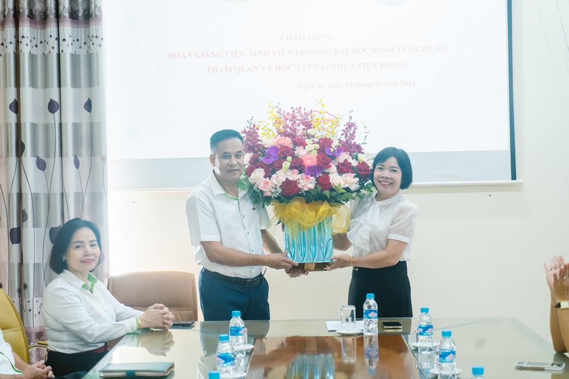 “Học thực tế từ doanh nghiệp là bài học quý giá với sinh viên”