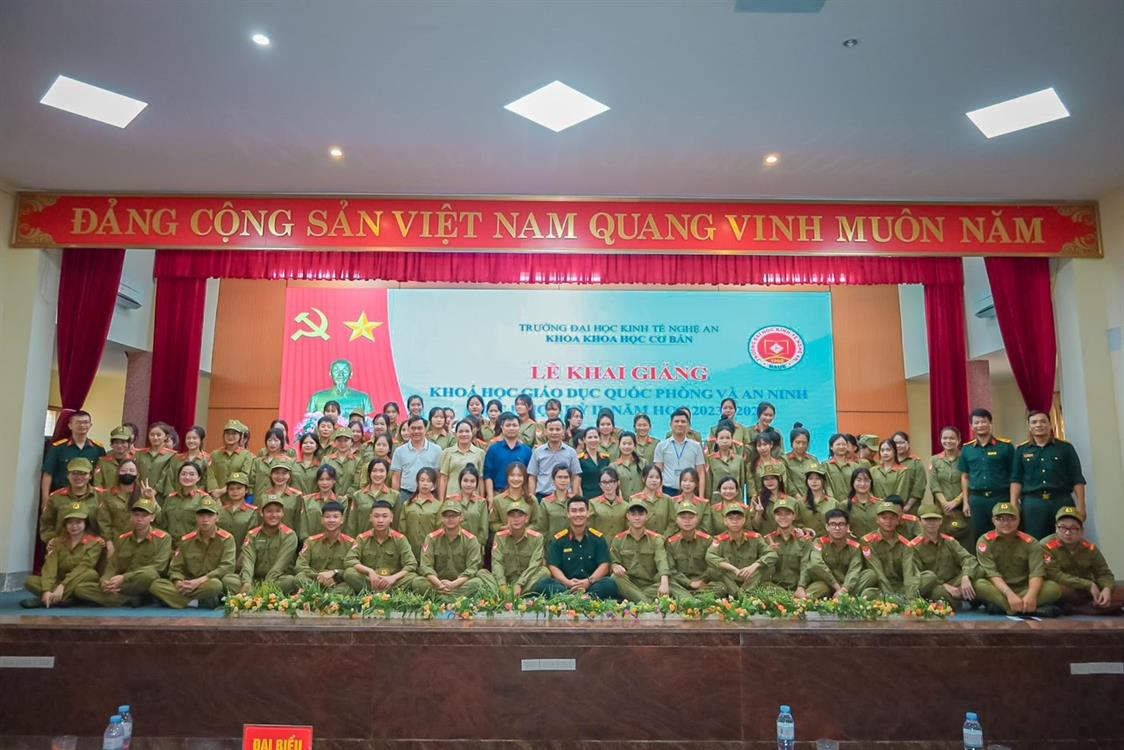 Sinh viên Kế toán K9 những ngày đầu tham gia học kỳ quân sự