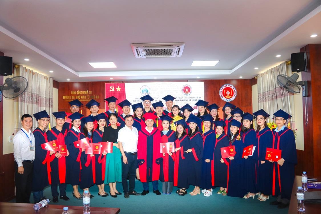 Trường Đại học Kinh tế Nghệ An tổ chức Lễ Bế giảng và trao bằng tốt nghiệp đại học văn bằng hai – Ngành Ngôn ngữ Anh