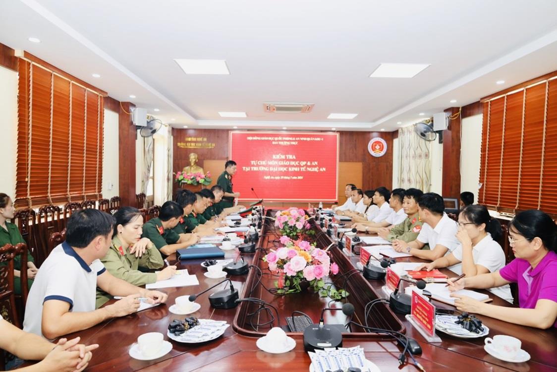 Hội đồng Giáo dục Quốc phòng và An ninh Quân khu 4 – Kiểm tra tự chủ môn học Giáo dục Quốc phòng và An ninh tại Trường Đại học Kinh tế Nghệ An