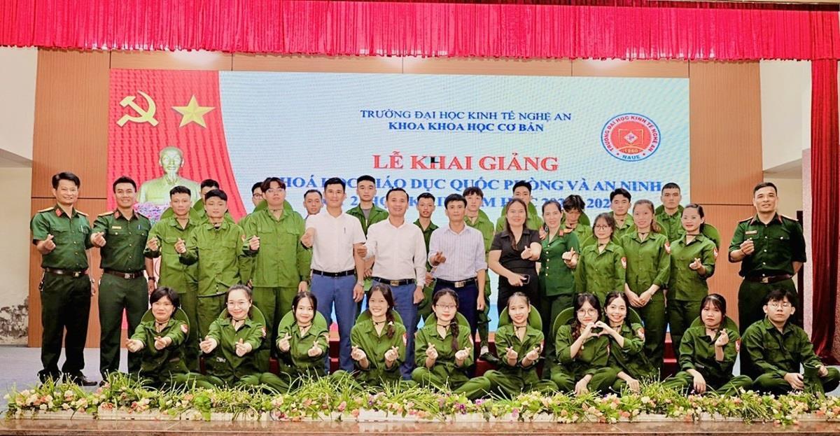 Khai mạc khóa học GD QP&AN đợt 2 năm học 2023-2024 cho sinh viên các ngành Kinh tế, QTKD, TCNH và CNTY