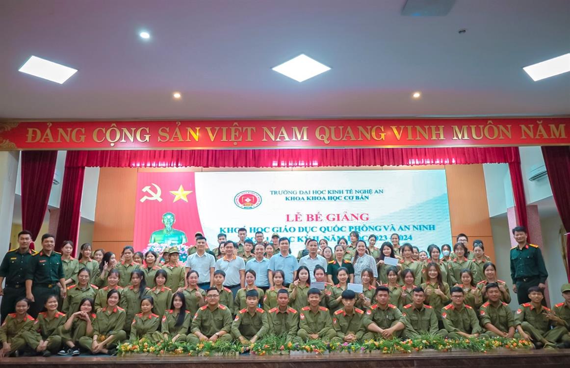 Lễ Bế mạc khóa học Giáo dục Quốc phòng và An ninh sinh viên Khóa 9 – đợt 1 năm học 2023-2024 Trường Đại học Kinh tế Nghệ An