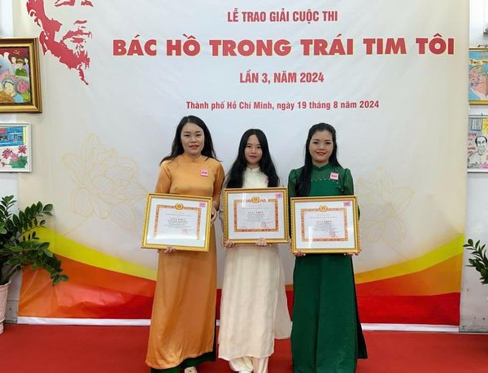 Giảng viên và sinh viên Trường Đại học Kinh tế Nghệ An đạt giải tại cuộc thi “Bác Hồ trong trai tim tôi” lần thứ 3