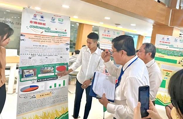 Nhóm nghiên cứu khoa học ngành Thú y – Trường ĐH Kinh tế Nghệ An đạt giải ba tại Hội thảo khoa học An toàn thực phẩm và an ninh lương thực