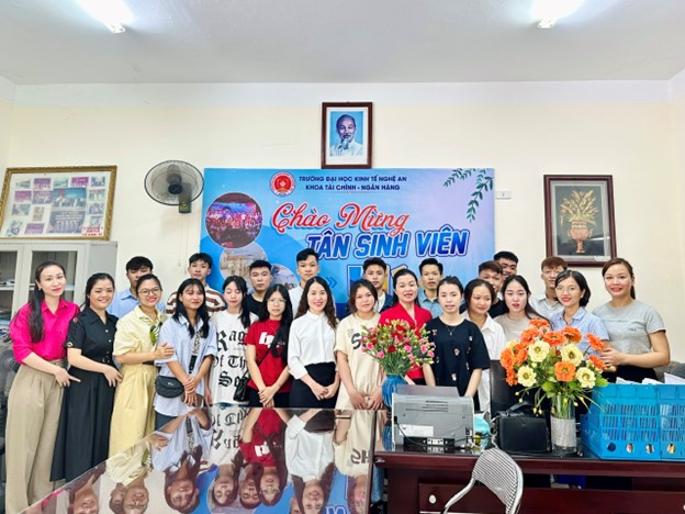 Rộn ràng không khí nhập học tại Khoa Tài chính – Ngân hàng