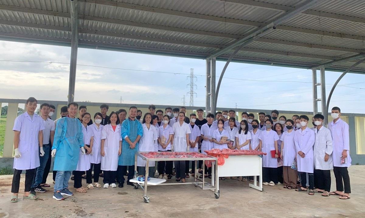 Chương trình đào tạo Ceva School 2024 “Phương pháp chấm điểm phổi” – CLP (Ceva Lung Program) tại Trường Đại học Kinh tế Nghệ An – Thực học thực hành ngay trên ghê giảng đường