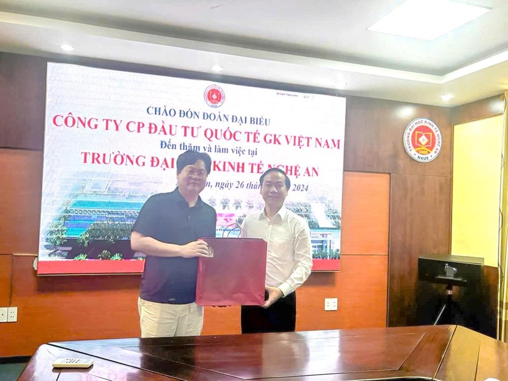 Trường Đại học Kinh tế Nghệ An tiếp đón và làm việc với đoàn công tác của Đại học Quốc gia Sunchon (Hàn Quốc)