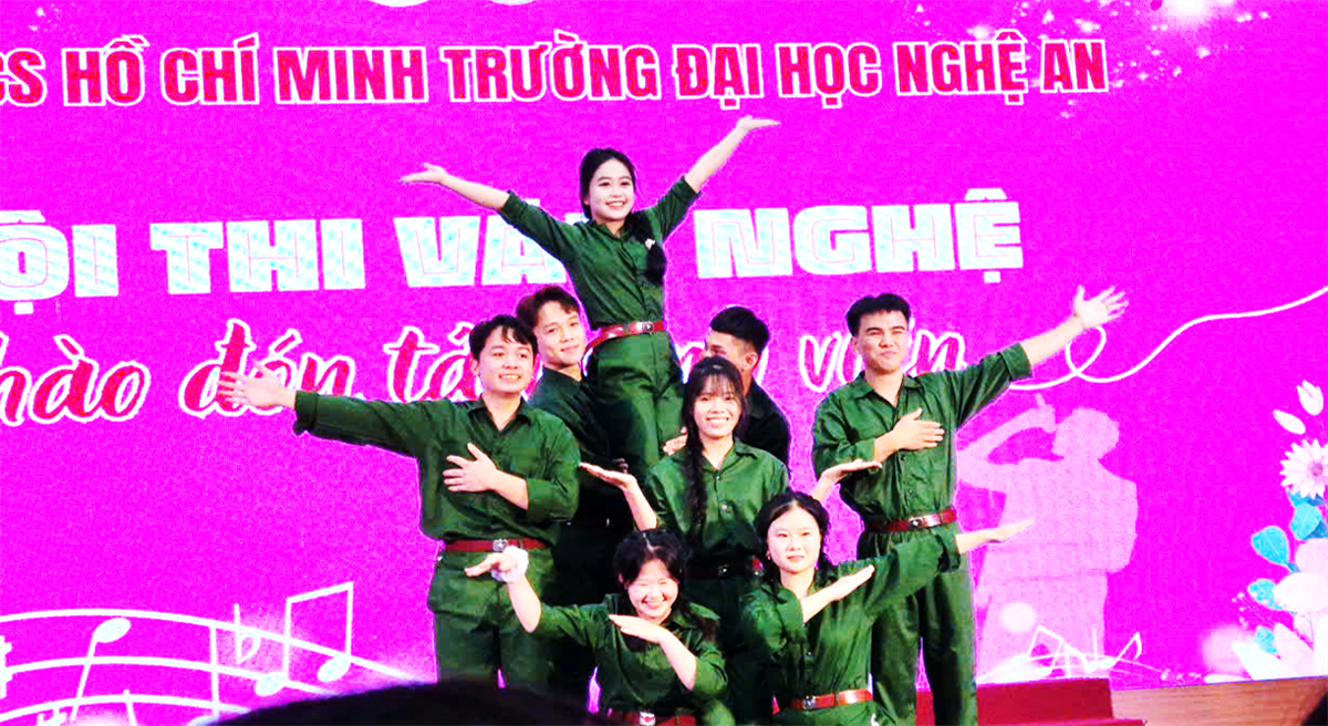 KHOA CNTT TỰ TIN TẠI ĐÊM DIỄN VĂN NGHỆ CHÀO MỪNG TÂN SINH VIÊN K12 – NAU