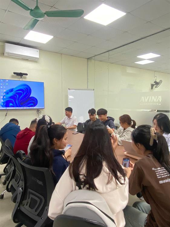 HOẠT ĐỘNG KẾT NỐI DOANH NGHIỆP: SINH VIÊN LOGISTICS ĐI THỰC TẾ TẠI CÔNG TY CP TIẾP VẬN AVINA TỪ NĂM NHẤT