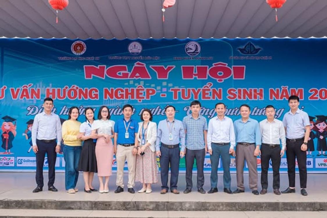 Ngày hội tư vấn hướng nghiệp – tuyển sinh 2025: Cột mốc quan trọng của thế hệ học sinh mới