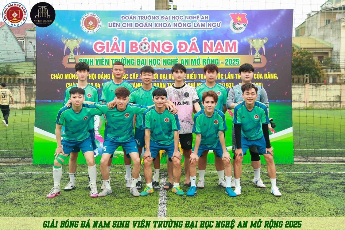 Sinh viên Khoa Công nghệ Thông tin tham gia giải bóng đá sinh viên nau mở rộng
