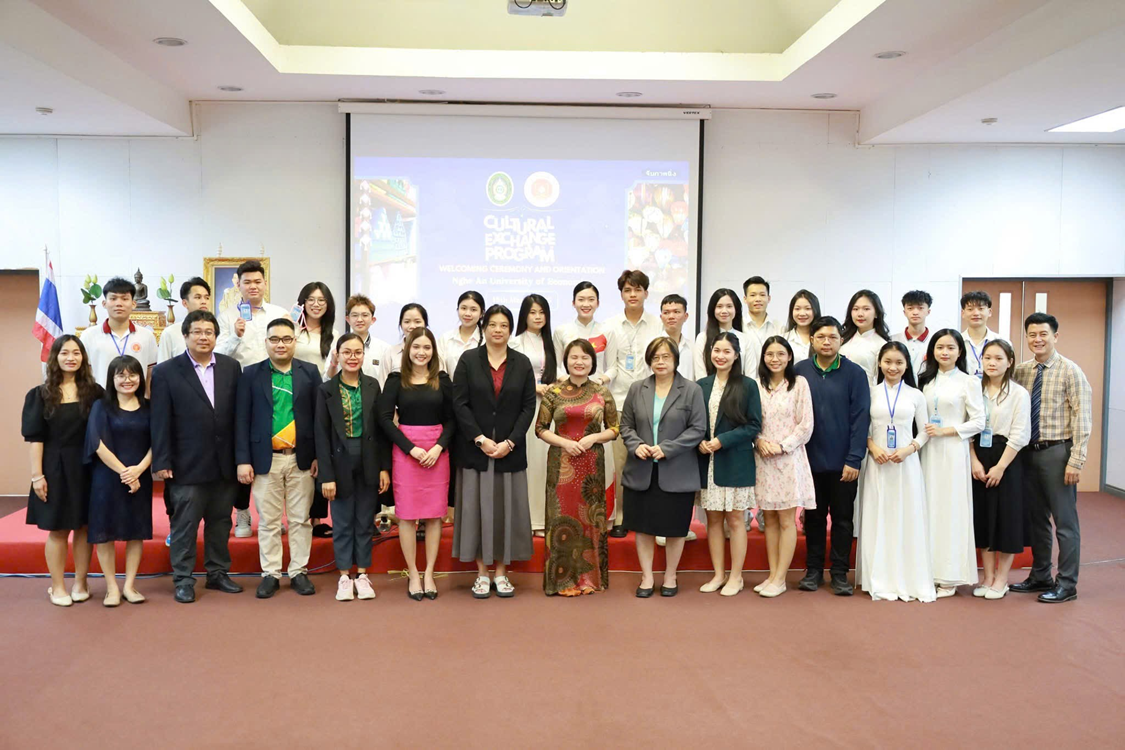 Sinh viên Trường Đại học Nghệ An tham gia học tập, trải nghiệm tại Đại học Hoàng gia Udon Thani