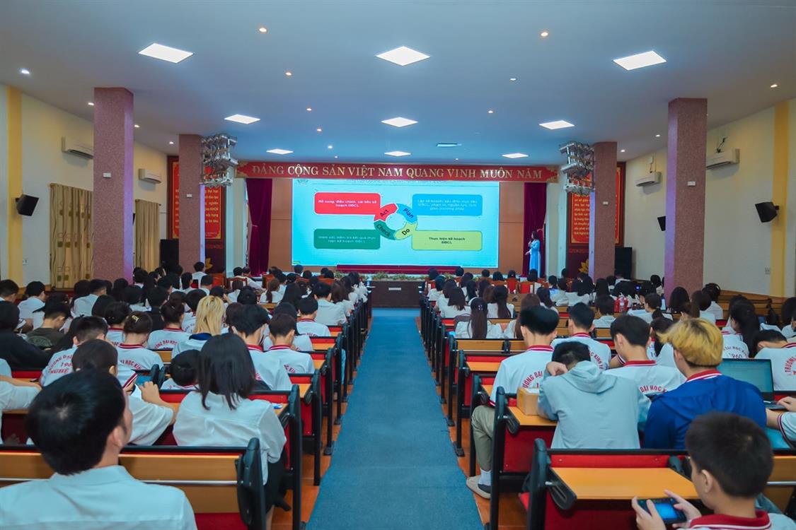 Quyết định mở ngành đào tạo trình độ đại học chính quy các ngành: Công nghệ tài chính, Ngôn ngữ Anh, Logistics và quản lý chuỗi cung ứng, Thương mại điện tử