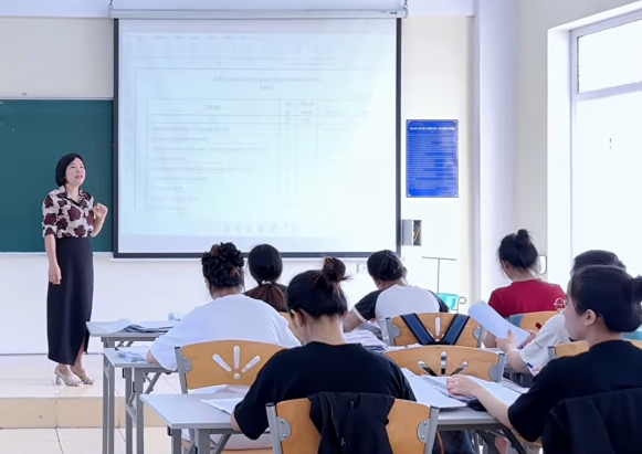 Buổi học Thực hành kế toán tài chính tại Khoa Kế toán – Kiểm toán, Trường Đại học Nghệ An