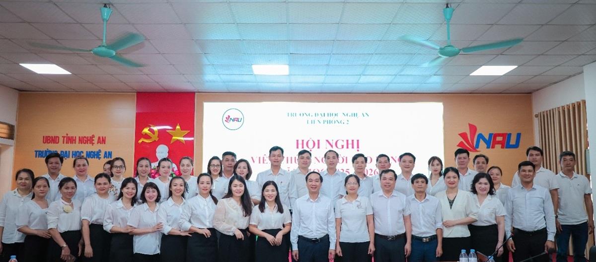 Hội nghị viên chức, người lao động năm học 2025 – 2026 với chủ đề “Đổi mới – Sáng tạo – Chất lượng – Bền vững”