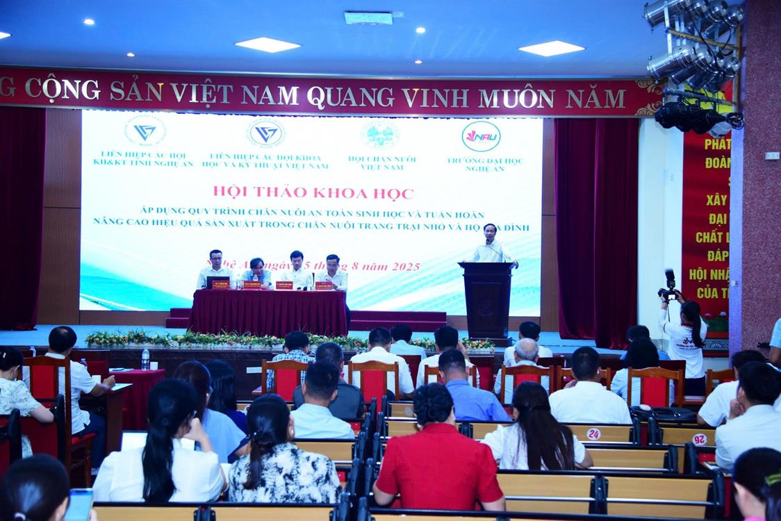 Hội thảo Khoa học quốc gia “Áp dụng quy trình chăn nuôi an toàn sinh học và tuần hoàn nâng cao hiệu quả sản xuất trong chăn nuôi trang trại nhỏ và hộ gia đình tỉnh Nghệ An”