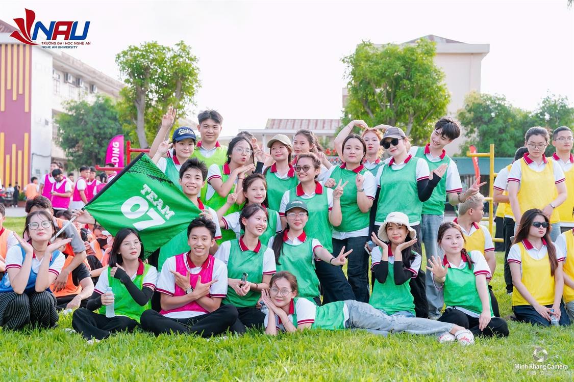 Khoa Kinh tế – Quản trị Kinh doanh sôi nổi tham gia Teambuilding
