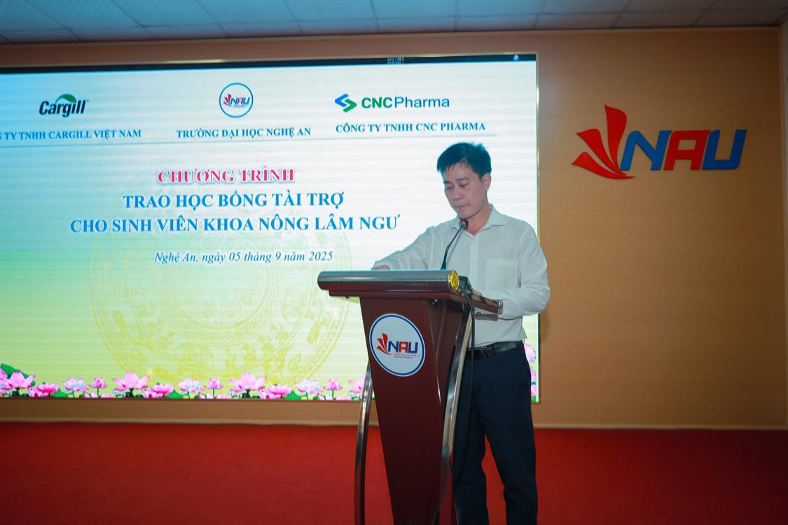 Trao học bổng và định hướng nghề nghiệp cho sinh viên ngành Thú Y