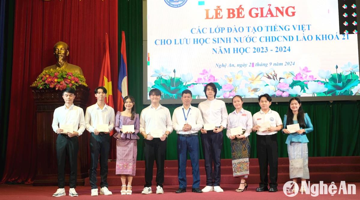 111 Laotian International Students Complete Vietnamese Language Training Program in Nghe An