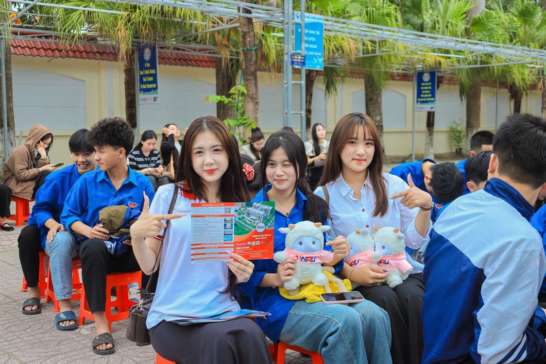 Gen Z chủ động định hướng tương lai tại Ngày hội Hướng nghiệp – Tuyển sinh 2026 ở Trường THPT Quỳnh Lưu 1