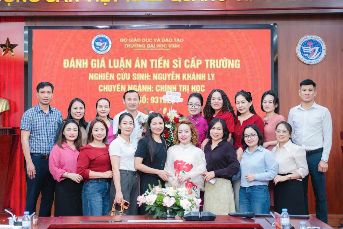 Nghiên cứu sinh Nguyễn Khánh Ly – Giảng viên Khoa Khoa học cơ bản, Trường Đại học Nghệ An bảo vệ thành công Luận án Tiến sĩ