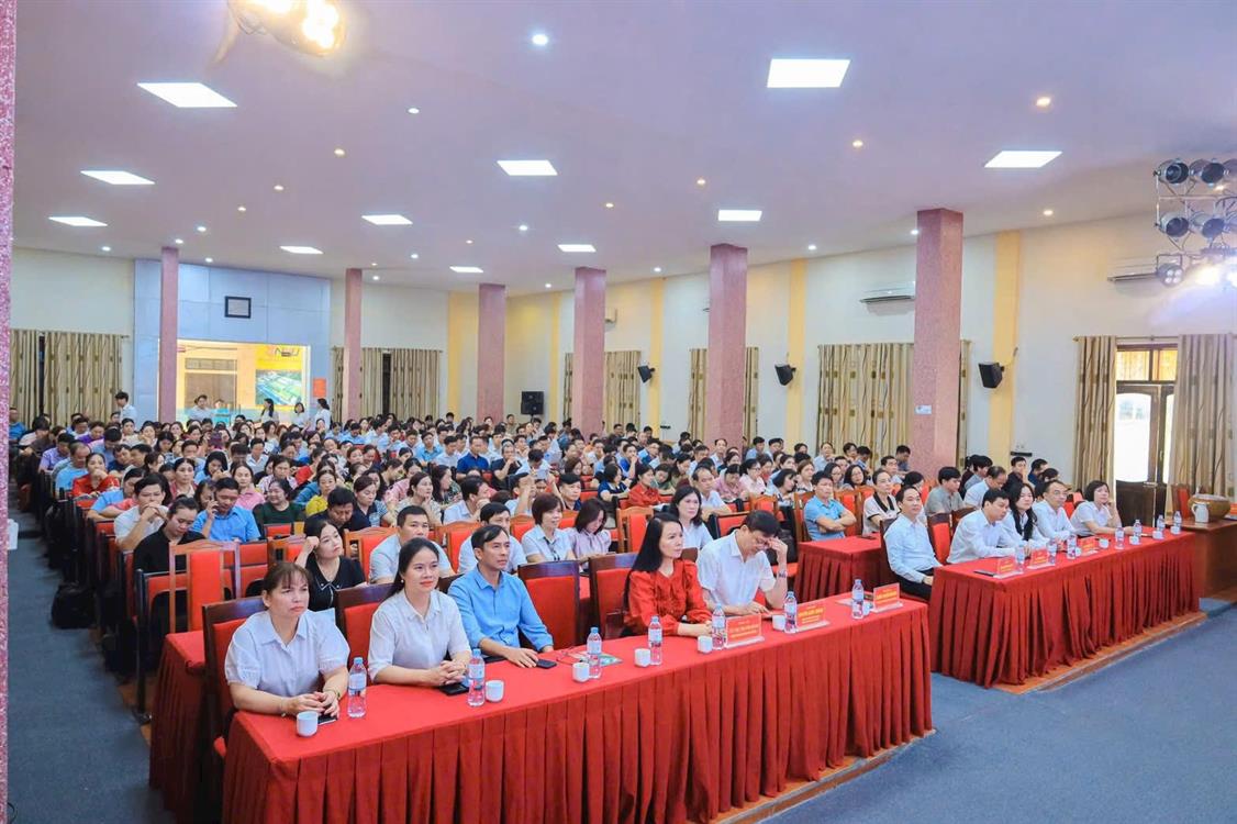 Khai mạc khoá bồi dưỡng “Năng lực quản trị tài chính tại đơn vị sự nghiệp giáo dục công lập” cho gần 400 hiệu trưởng tỉnh Nghệ An