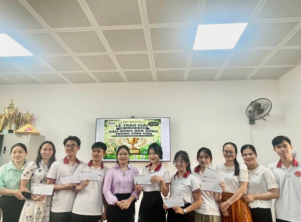 CÔNG BỐ KẾT QUẢ CUỘC THI THIẾT KẾ POSTER “TIÊU DÙNG BỀN VỮNG TRONG SINH VIÊN”