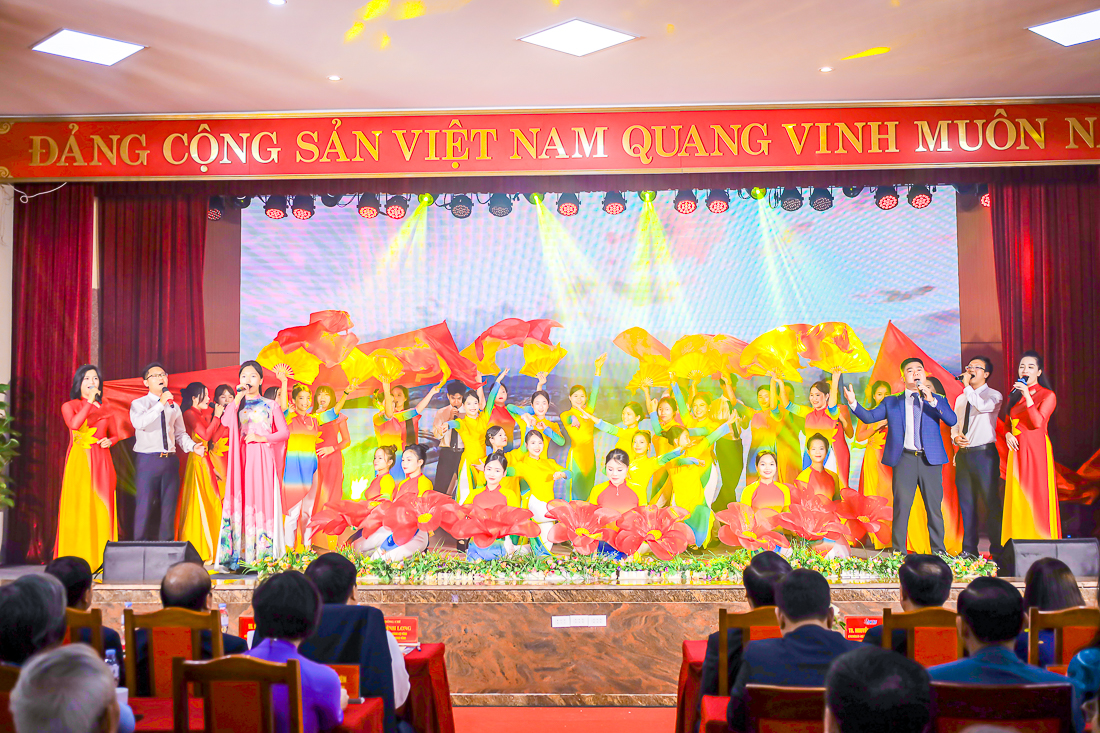 Nghe An University Implements the Project on English-Medium Instruction (EMI) for the 2025–2026 Academic Year