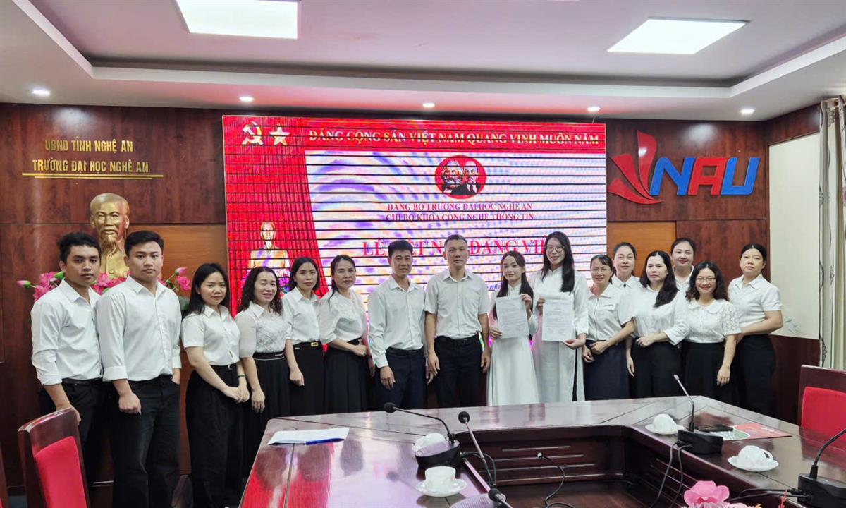 LỄ KẾT NẠP ĐẢNG VIÊN MỚI: DẤU ẤN TRƯỞNG THÀNH CỦA NHỮNG SINH VIÊN ƯU TÚ KHOA CÔNG NGHỆ THÔNG TIN – NAU