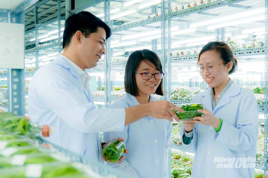 Trung tâm nông nghiệp công nghệ cao