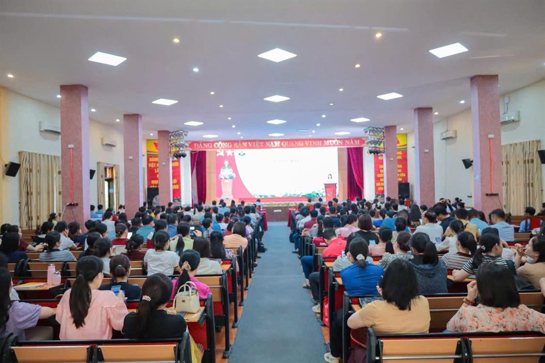 Trường Đại học Nghệ An tổ chức Bồi dưỡng thường xuyên cho 800 giáo viên THCS trên địa bàn tỉnh Nghệ An
