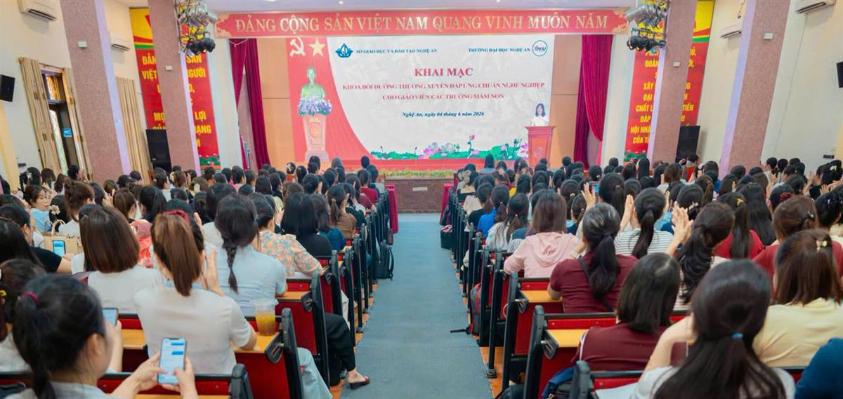 Trường Đại học Nghệ An tổ chức bồi dưỡng thường xuyên cho gần 800 giáo viên mầm non trên địa bàn tỉnh Nghệ An