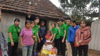 CLB Sống để yêu thương: Mang Xuân ấm đến với gia đình nghèo.
