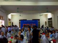 CLB Sống để yêu thương – Trường ĐH Kinh tế Nghệ An: Phát  cháo tình thương tại bệnh viện Y học Cổ truyền tỉnh.