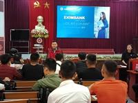 Các doanh nghiệp giao lưu cùng sinh viên khóa 2 (sinh viên năm cuối) của Trường