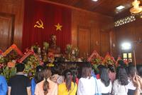 Cán bộ, giảng viên, sinh viên Trường Đại học Kinh tế Nghệ An về thăm quê Bác!