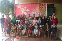 Công đoàn trường thăm và tặng quà Cơ sở bảo trợ xã hội Hiền Lương
