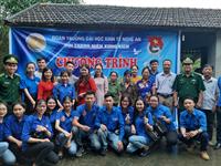 Đội Thanh niên xung kích tổ chức đợt 2 chương trình “Hành trình cùng bạn tới trường” và “Học bổng xung kích chắp cánh ước mơ”