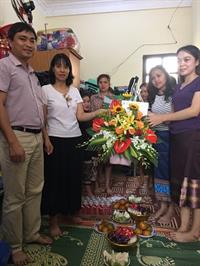 Đại diện Nhà trường thăm và chúc tết Lưu học sinh Lào nhân dịp tết cổ truyền Bunpimay của nước CHDCND Lào