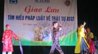 Giao lưu tìm hiểu pháp luật về trật tự an toàn giao thông.