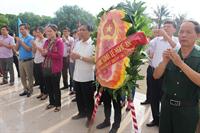 Hội Cựu chiến binh tổ chức dâng hoa, dâng hương các anh hùng liệt sỹ tại nghĩa trang thành phố Vinh