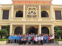 Phòng Công tác chính trị HSSV và Khoa Lý luận chính trị phối hợp tổ chức đưa sinh viên đi tham quan Bảo tàng Xô viết Nghệ Tĩnh