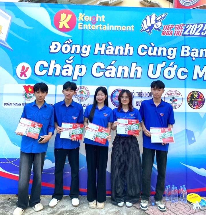 Cùng NAU đi muôn nơi – Tiếp sức mùa thi, lan tỏa yêu thương và giá trị nhân văn