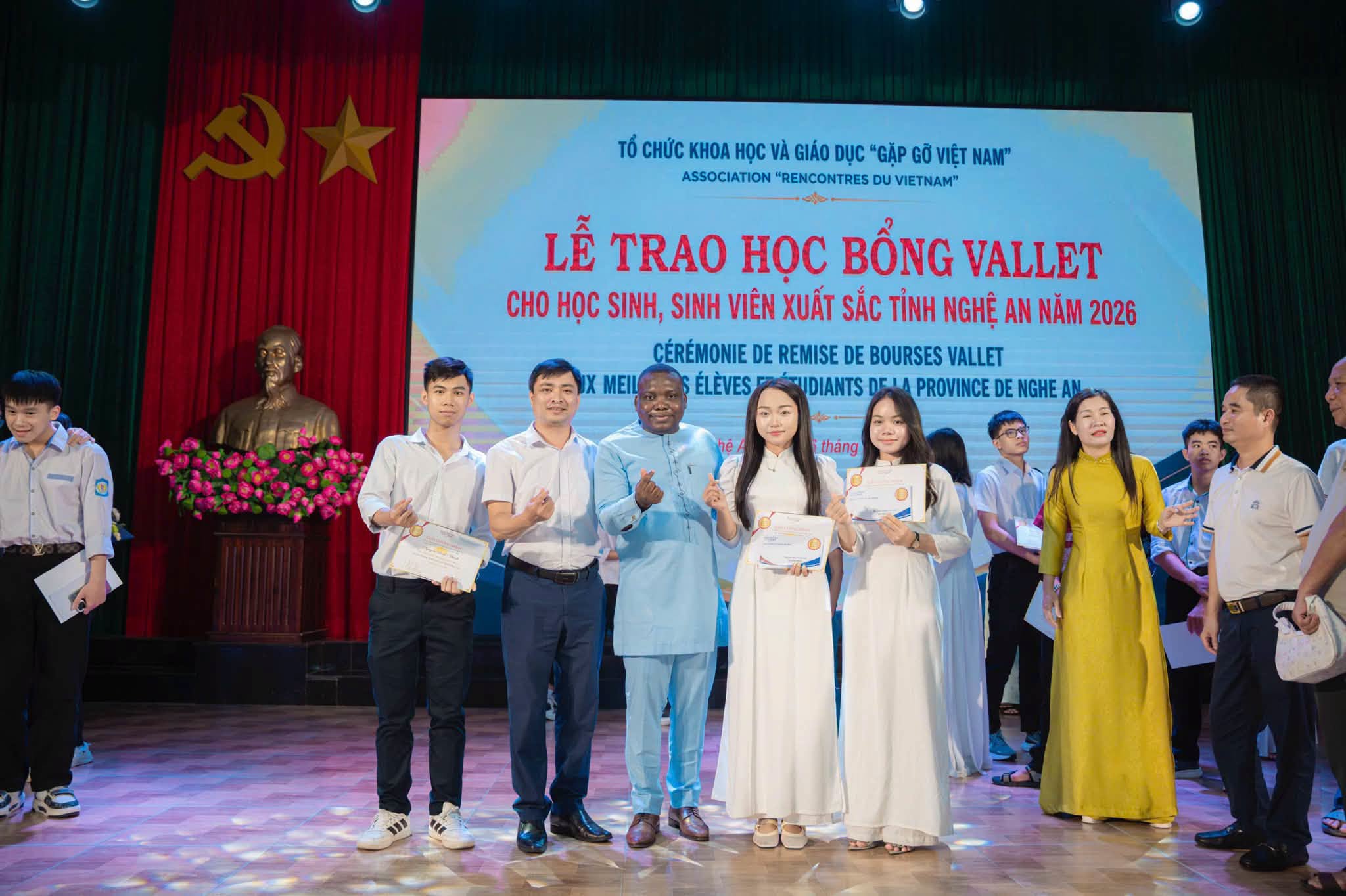 Vinh danh sinh viên khoa Kế toán – Kiểm toán nhận học bổng Vallet 2026
