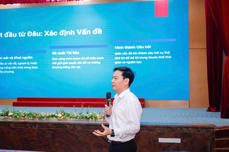 Tập huấn ” Phương pháp nghiên cứu khoa học cho sinh viên” năm học 2025 -2026